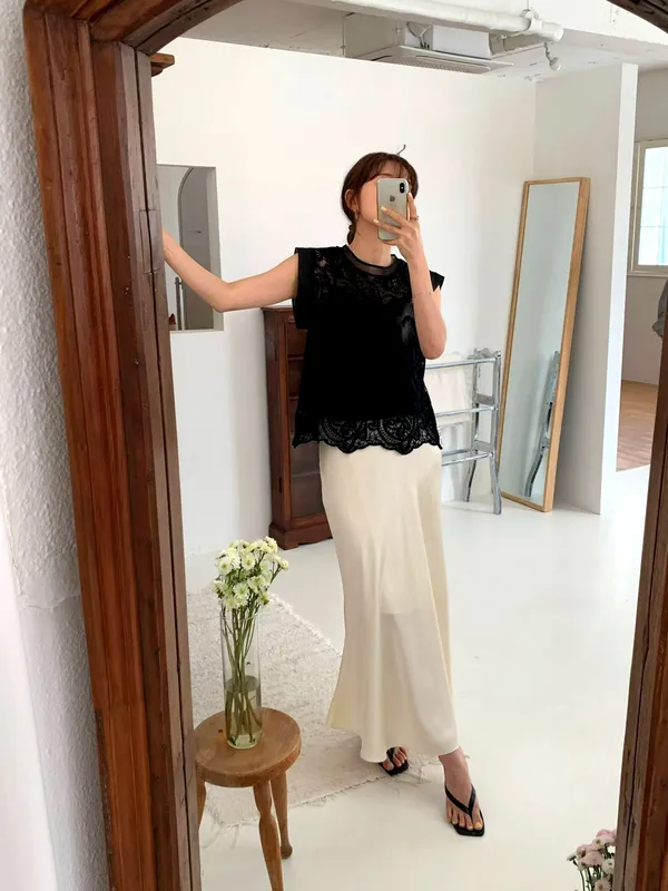 Elegant Lace Women's Top, Lightweight and Breathable, Perfectly Paired with Skirts