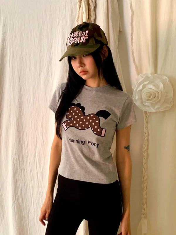 Cute Gray Short Sleeve T-Shirt with Horse Pattern