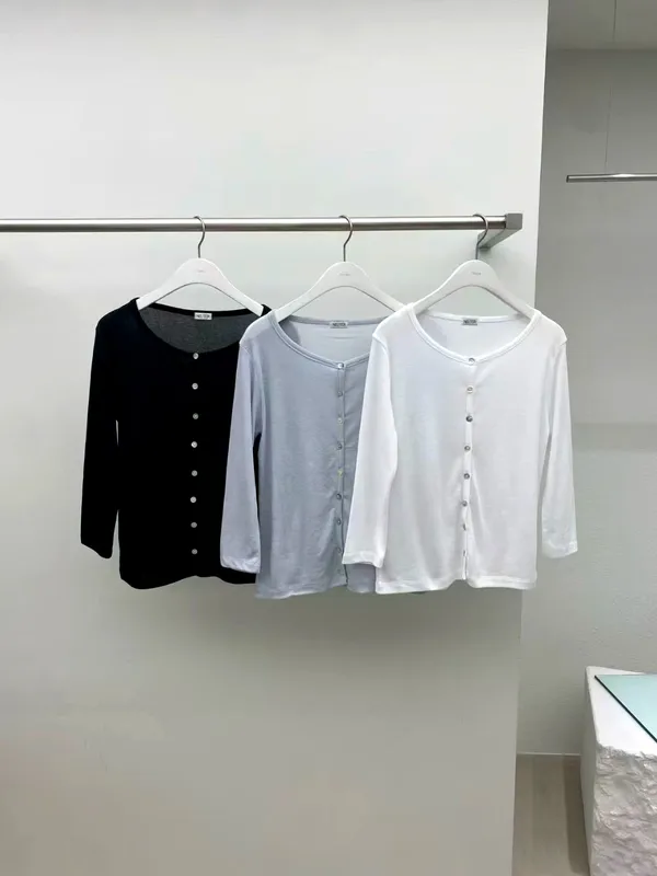 Stylish and Versatile Women's Long Sleeve T-Shirt, Comfortable and Breathable