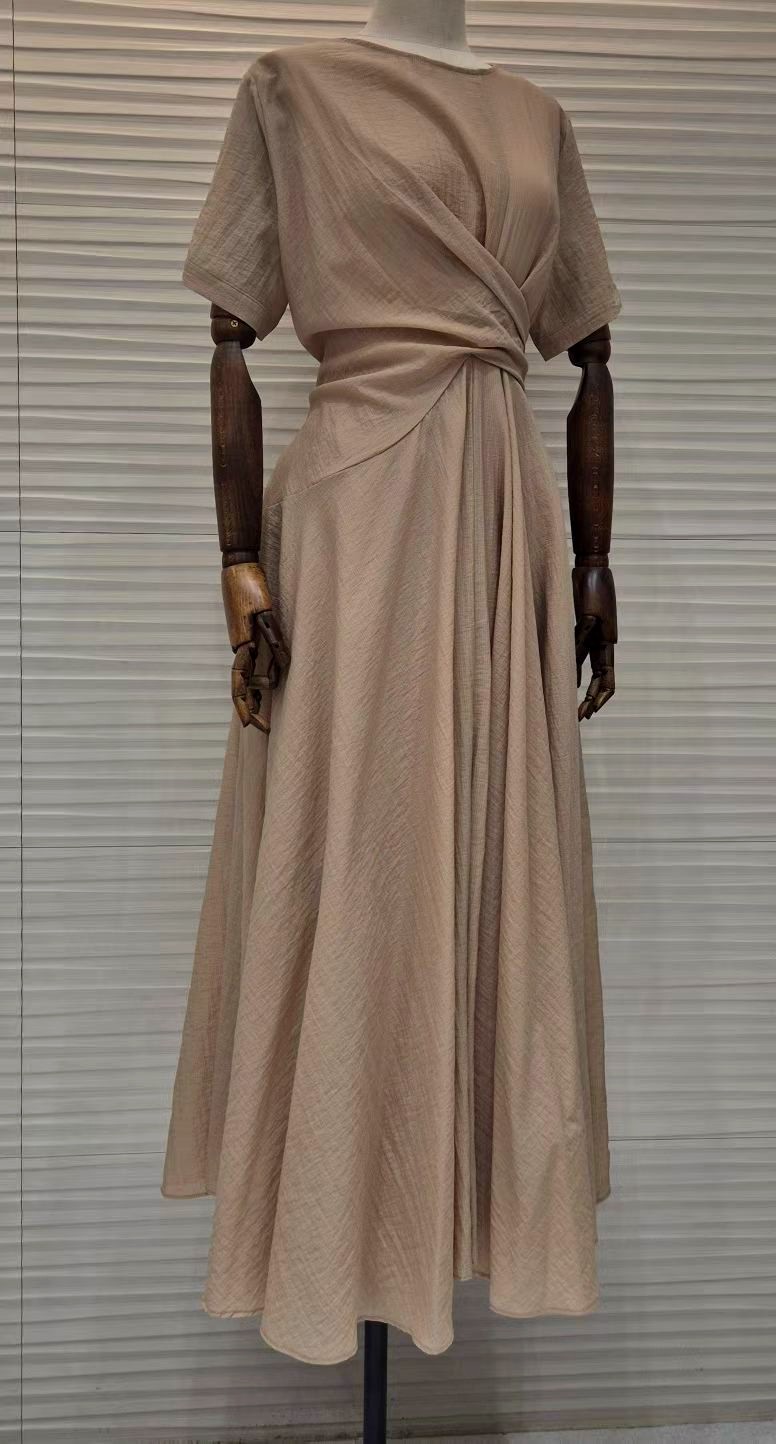 Elegant Women's Dress - Lightweight and Comfortable for Any Occasion