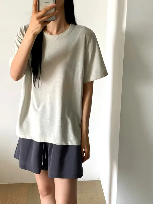 Minimalist Comfortable Women's Top, Perfect for Casual Outfits