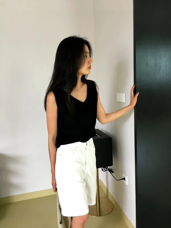 Minimalist Comfortable Women's Top, Perfect for Various Occasions