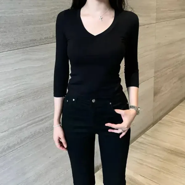 Minimalist Black V-Neck Long Sleeve T-Shirt - Comfortable and Versatile