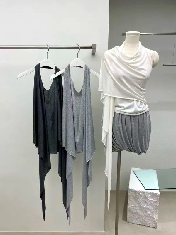 Stylish Women's Top, Lightweight and Comfortable, Perfect for Pairing