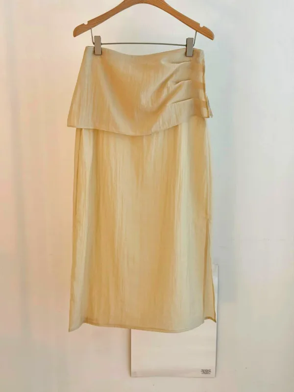 Elegant and Flowing Women's Dress, Showcasing Your Charming Aura