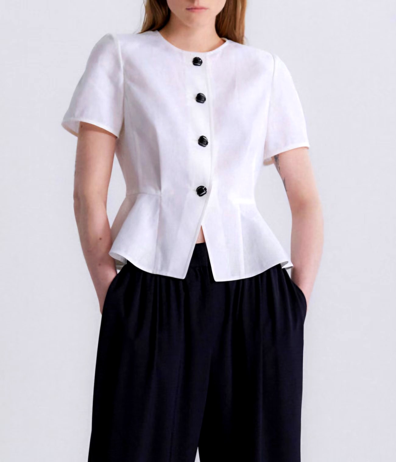 Stylish Minimalist White Short Sleeve Top for an Elegant Look