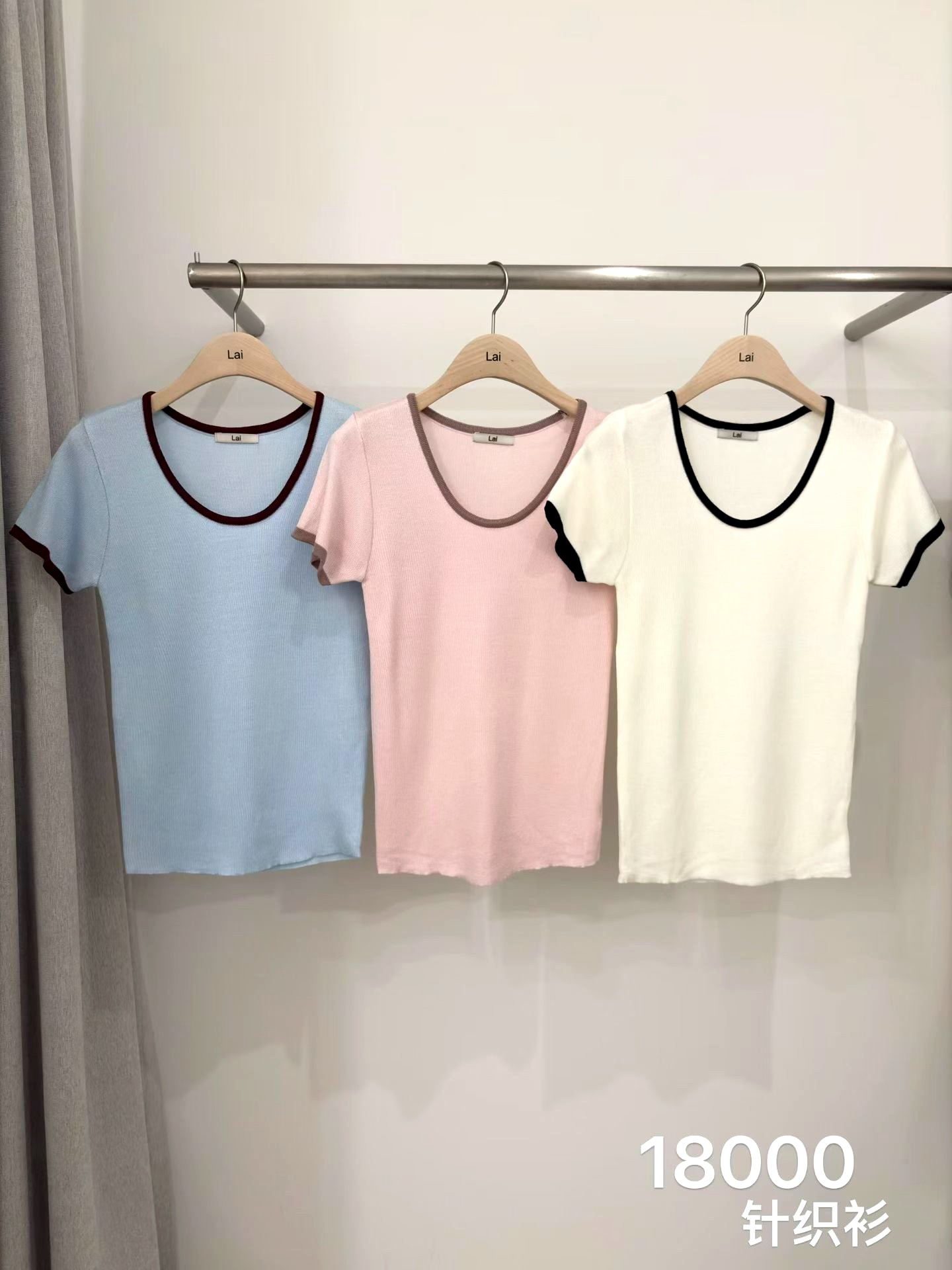 Minimalist and Comfortable Women's Short Sleeve T-Shirt for Everyday Wear