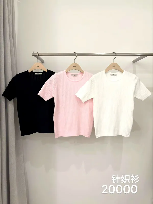 Minimalist Knit Short Sleeve T-Shirt - Comfort and Versatility