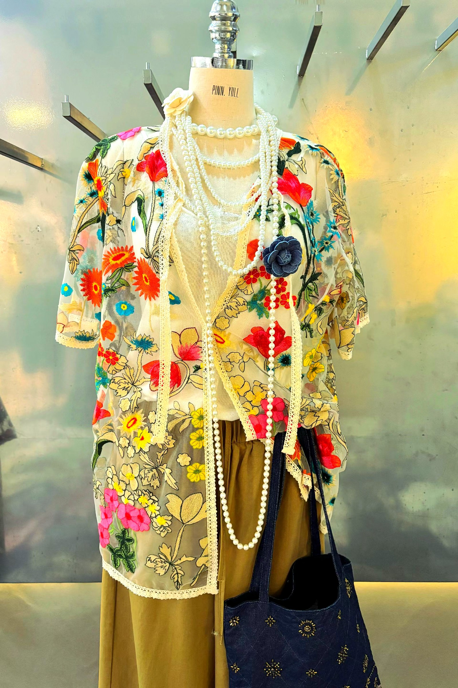 เสื้อผู้หญิงปักลายดอกไม้สุดสวย น้ำหนักเบาและระบายอากาศได้ดี