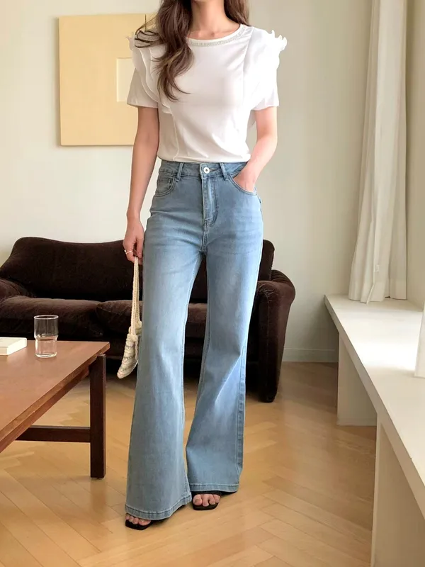 Stylish High-Waisted Wide-Leg Jeans for Effortless Elegance
