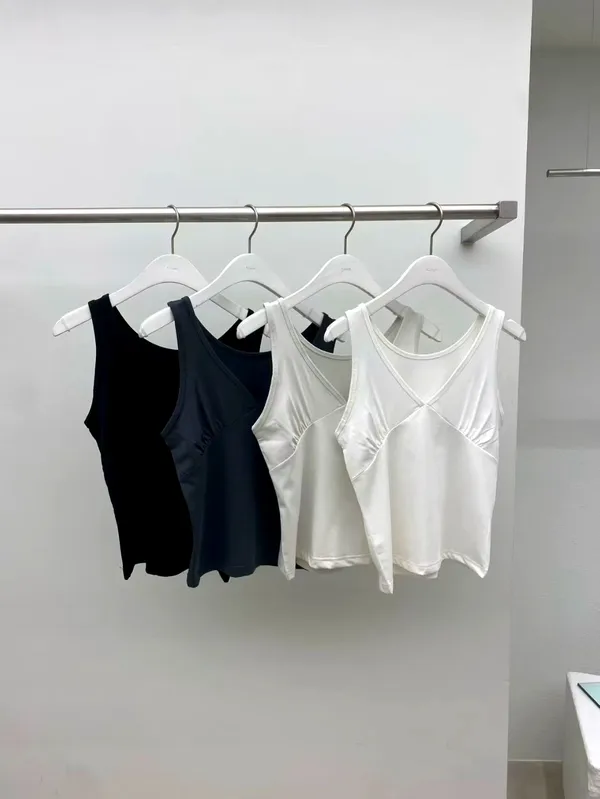Simple and Comfortable Women's Top, Perfect for Various Occasions