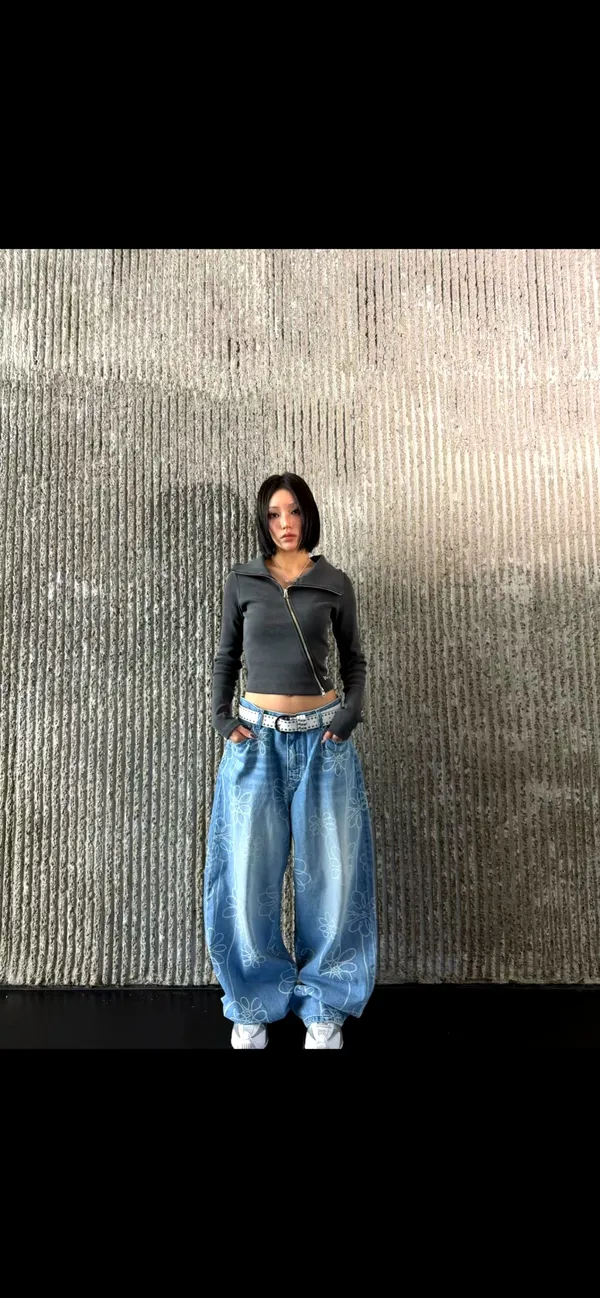 Trendy Loose-Fit Women's Denim Jeans for a Comfortable Casual Look