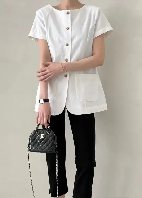 Minimalist White Short Sleeve Top - Fashionable and Versatile