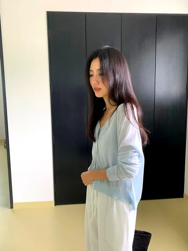 Lightweight and Comfortable V-Neck Top for Women - Available in Four Colors