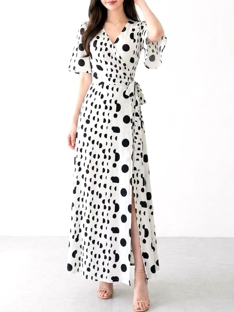 Stylish Polka Dot Maxi Dress - Elegant and Slimming