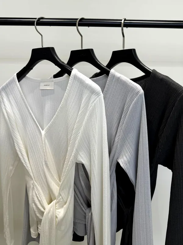 Stylish and Versatile Women's Top, Lightweight and Comfortable