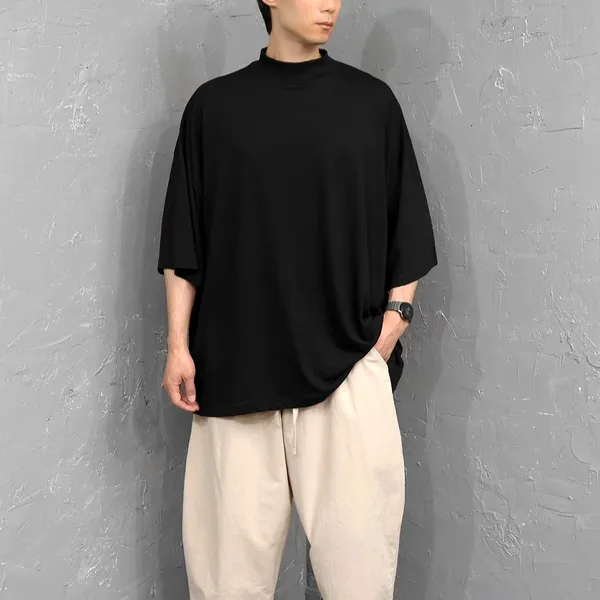 Stylish Casual Men's Top, Minimalist Design, Comfortable and Versatile