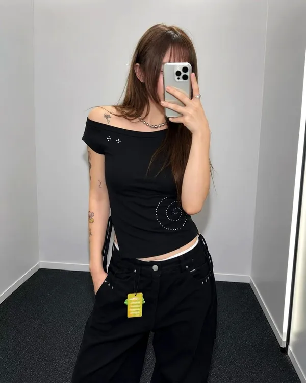 Stylish Minimalist Off-Shoulder Black Top - Showcase Your Elegant Charm