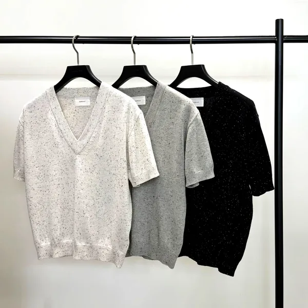 Stylish and Minimalist V-Neck Knit Top, Comfortable and Breathable