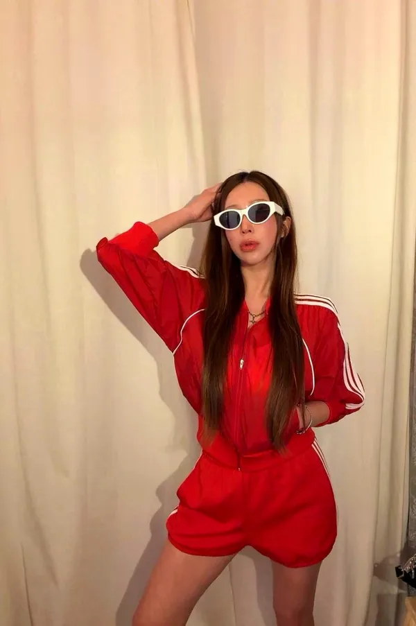 Stylish Red Sports Jacket - Lightweight and Comfortable for Perfect Pairing