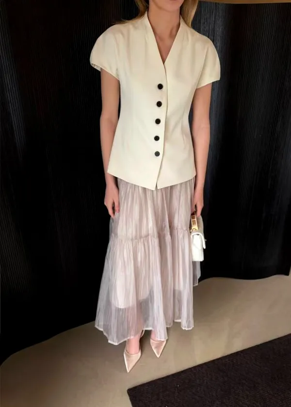 Stylish and Minimalist Women's Top, Elegant Design for Various Occasions