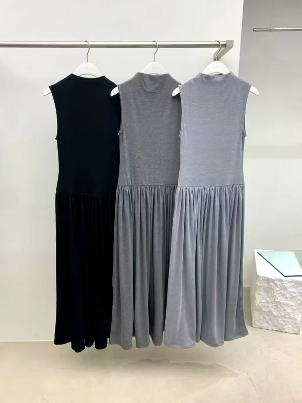 Minimalist Women's Dress, Comfortable and Versatile